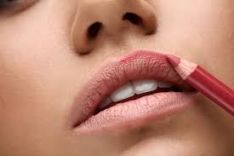 Applying Lip Liner For More Feminine Lips